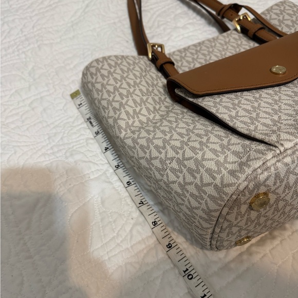 Michael Kors Tan and Cream Signature Tote - Picture 13 of 14